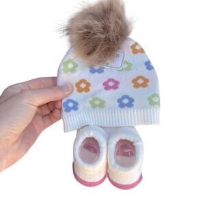 NWT Not Your Grandma’s blanket, baby girl 0-6 month beanie and sock set